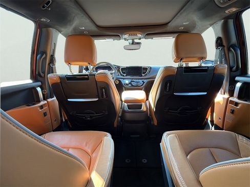 Used 2021 Chrysler Pacifica Pinnacle image 28