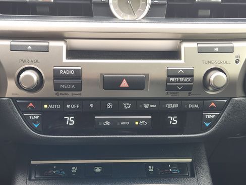 Used 2014 Lexus ES 300h image 19