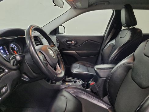 Used 2019 Jeep Cherokee Latitude Plus AWD/4WD image 17