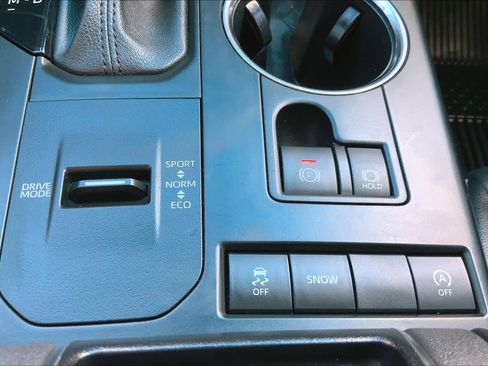 Used 2022 Toyota Highlander XSE FWD image 36