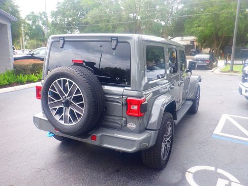 Used 2022 Jeep Wrangler Unlimited Sahara AWD/4WD image 2