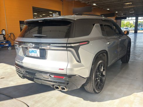 Used 2025 Chevrolet Traverse RS w/ LPO, Floor Liner Package AWD/4WD image 5