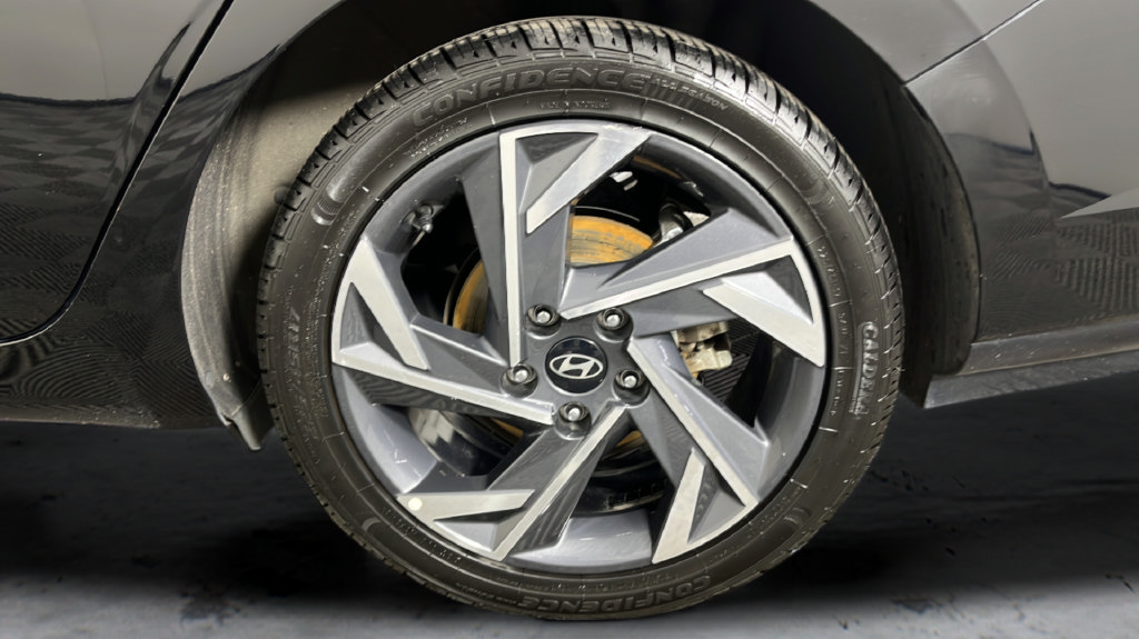 Used 2024 Hyundai Elantra Limited FWD image 42