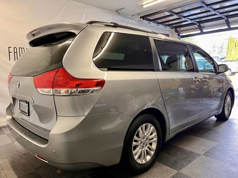 Used 2011 Toyota Sienna XLE image 3