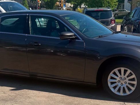 Used 2014 Chrysler 300 RWD image 8