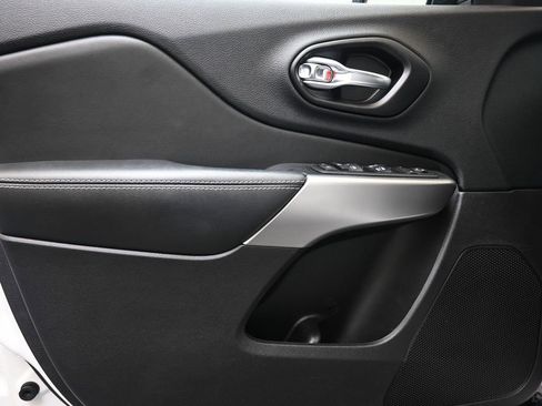 Used 2021 Jeep Cherokee Latitude Lux 80th Anniv w/ Quick Order Package 26U 80TH image 23