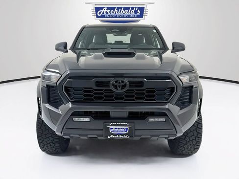 Used 2024 Toyota Tacoma TRD Sport AWD/4WD image 2