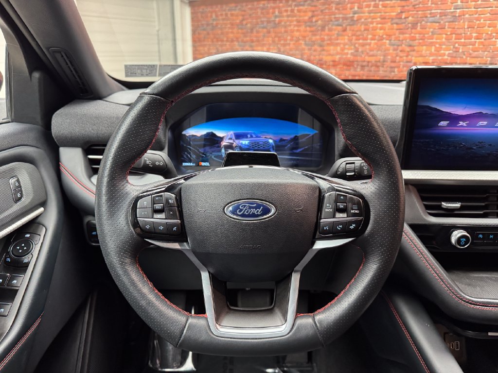 Used 2025 Ford Explorer ST-Line w/ ST-Line Street Pack AWD/4WD image 16