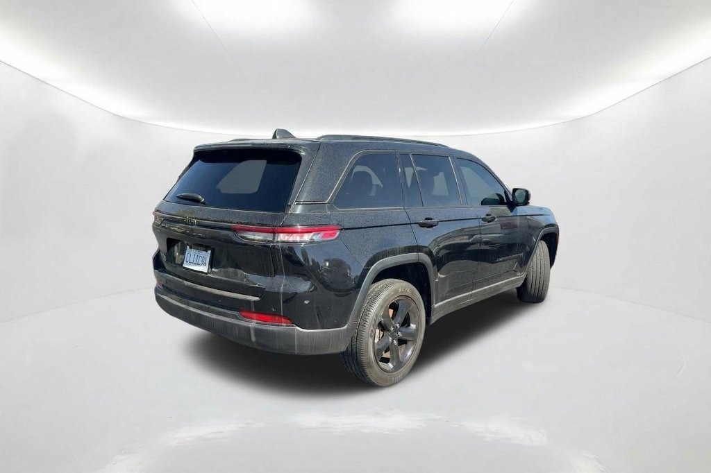 Used 2023 Jeep Grand Cherokee Altitude AWD/4WD image 6