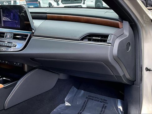 Used 2023 Lexus ES 300h w/ Premium Package FWD image 18