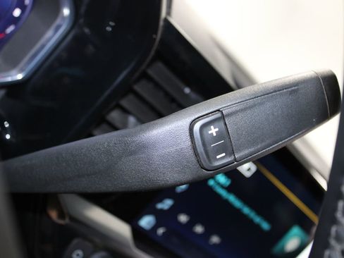 Used 2025 Chevrolet Silverado 1500 LT image 39