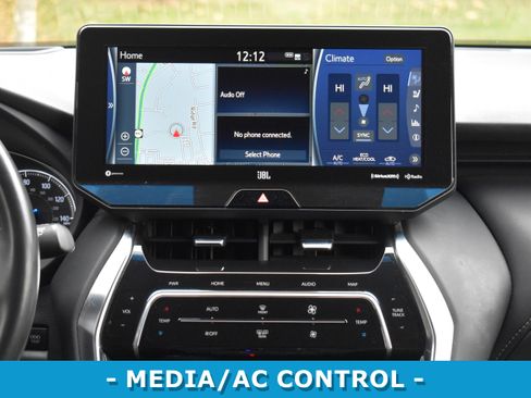 Used 2021 Toyota Venza Limited image 25