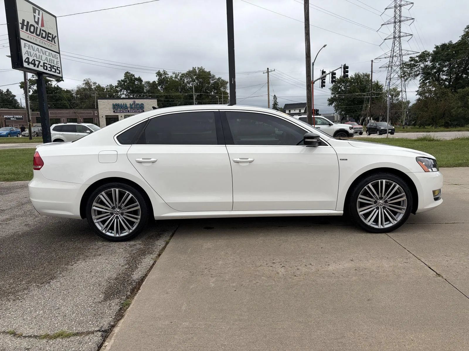 Used 2015 Volkswagen Passat 1.8T Sport FWD image 4
