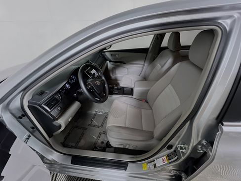 Used 2016 Toyota Camry LE image 15