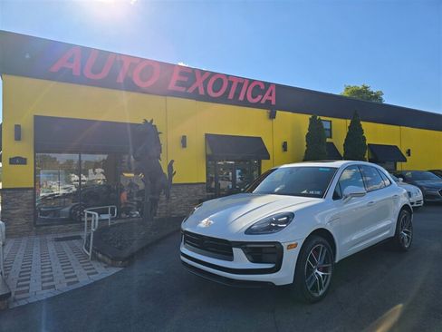 Used 2023 Porsche Macan S AWD/4WD image 1