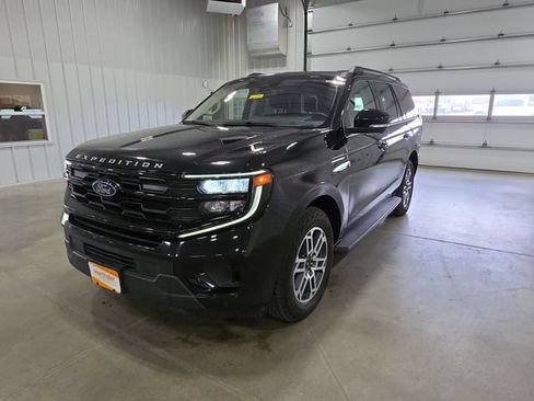 Used 2025 Ford Expedition Active AWD/4WD image 4