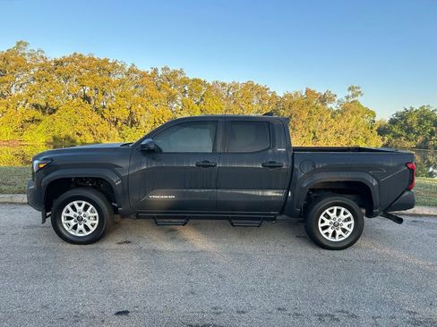 Certified 2025 Toyota Tacoma SR5 AWD/4WD image 2