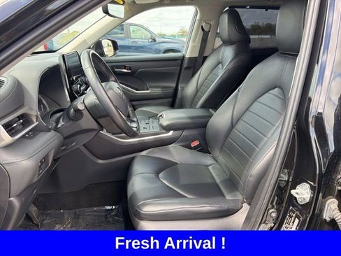 Used 2023 Toyota Highlander XLE image 10