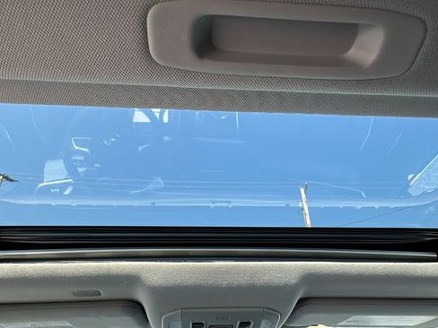 Used 2022 Toyota Highlander XLE image 23