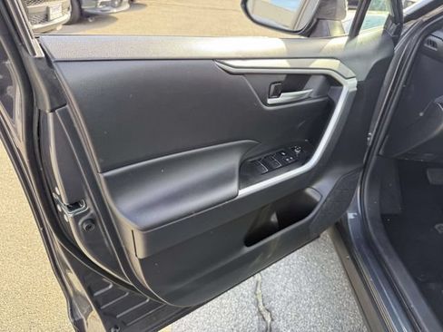 Used 2025 Toyota RAV4 XLE AWD/4WD image 16