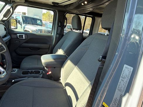 Used 2025 Jeep Wrangler Sahara w/ Safety Group image 17