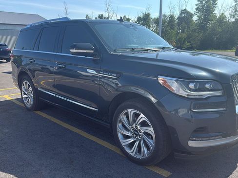Used 2024 Lincoln Navigator Reserve w/ Equipment Group 201A AWD/4WD image 6