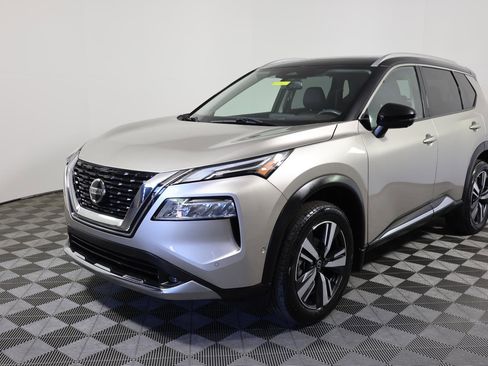 Used 2021 Nissan Rogue Platinum AWD/4WD image 2