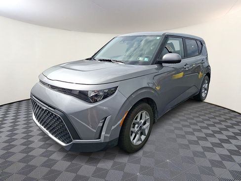 Used 2025 Kia Soul LX w/ LX Technology Package FWD image 3
