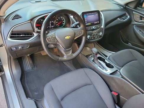 Used 2025 Chevrolet Malibu RS FWD image 11
