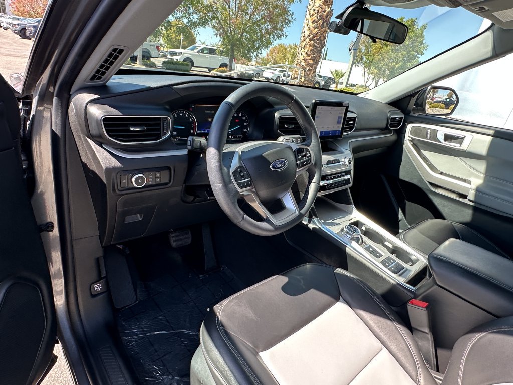 Used 2023 Ford Explorer XLT w/ Equipment Group 202A RWD image 21