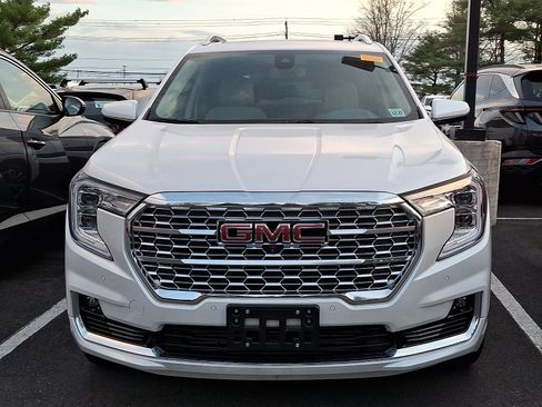 Used 2022 GMC Terrain Denali w/ Denali Premium Package image 3