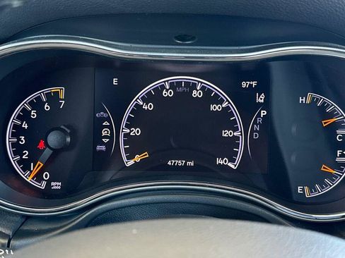 Used 2020 Jeep Grand Cherokee Altitude RWD image 25