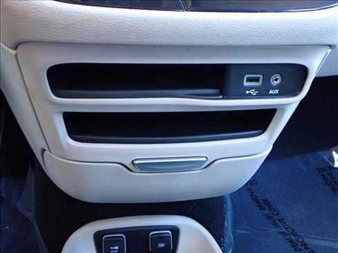 Used 2020 Chrysler Pacifica Limited image 24