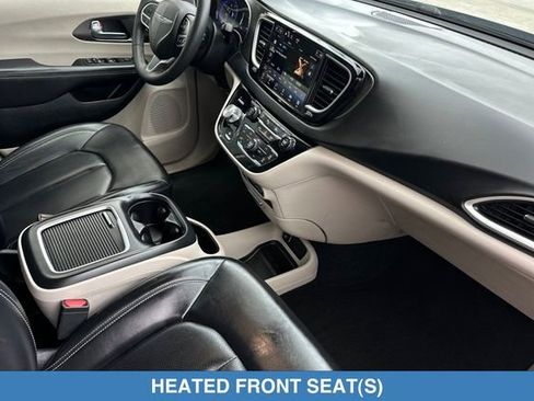 Used 2023 Chrysler Pacifica Touring-L FWD image 19