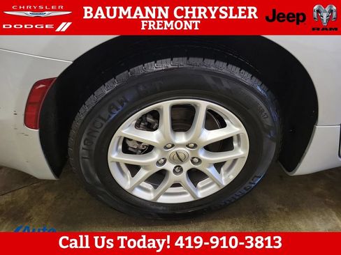 Used 2024 Chrysler Pacifica Touring-L FWD image 30