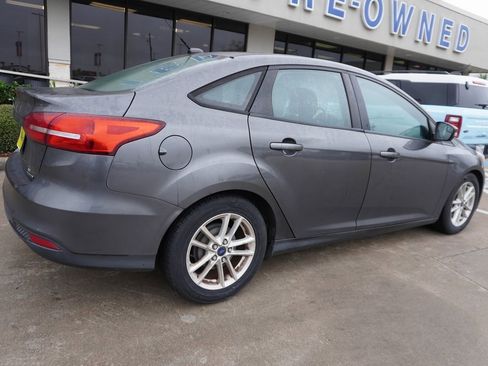 Used 2016 Ford Focus SE image 6