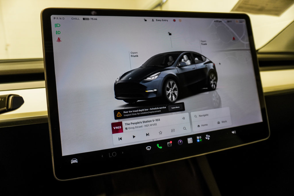 Used 2024 Tesla Model Y Long Range AWD/4WD image 20