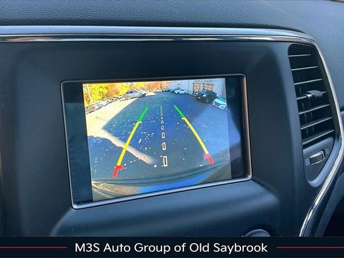 Used 2020 Jeep Grand Cherokee Laredo image 14