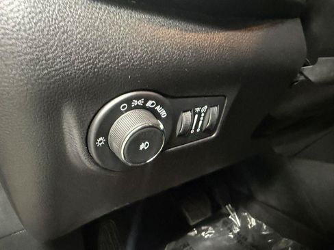 Used 2022 Jeep Compass Latitude FWD image 11