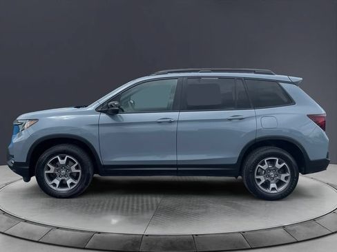 Used 2023 Honda Passport TrailSport image 2