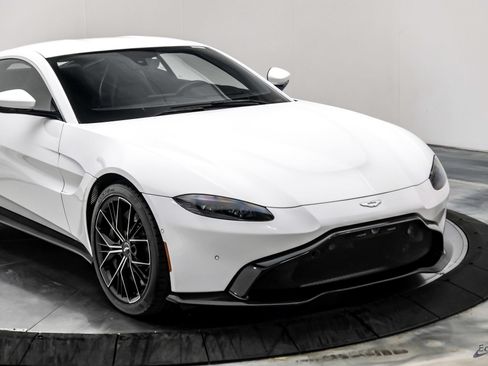 Used 2022 Aston Martin V8 Vantage Coupe RWD image 32