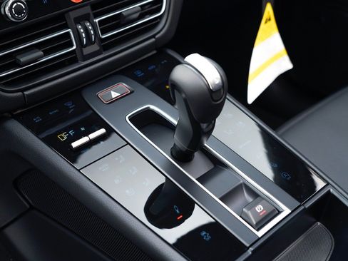 Certified 2026 Porsche Macan Turbo AWD/4WD image 26