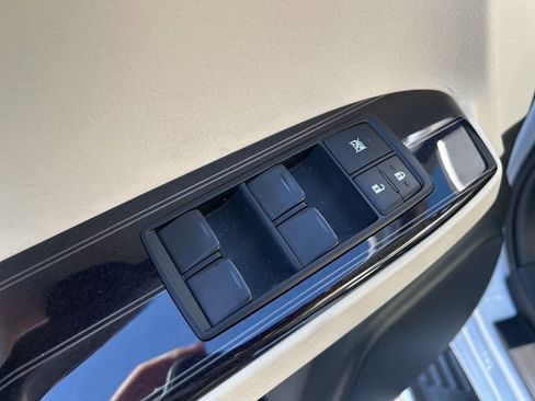 Used 2021 Lexus GX 460 Luxury w/ Accessory Package AWD/4WD image 16