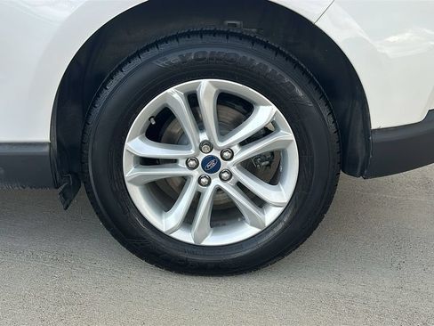 Used 2019 Ford Edge SEL w/ Equipment Group 201A FWD image 17