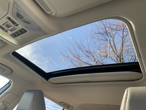 Used 2022 Toyota RAV4 XLE Premium image 28