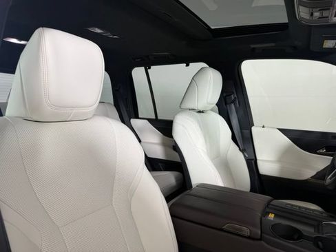Used 2025 Lexus LX 600 4WD w/ Accessory Package (2T) image 21