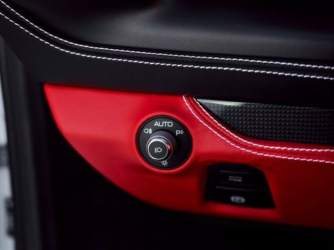 Used 2021 Ferrari F8 Tributo image 43