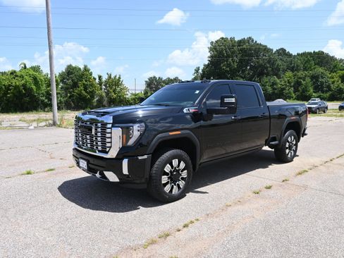 Used 2024 GMC Sierra 2500 Denali w/ Denali Reserve Package AWD/4WD image 13