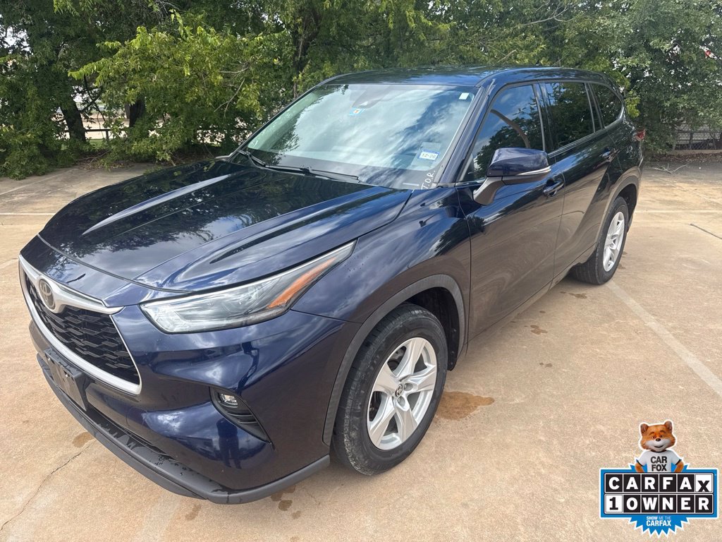 Used 2021 Toyota Highlander LE FWD image 1