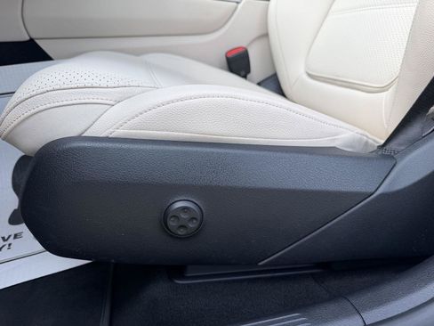 Certified 2025 Mercedes-Benz GLC 300 4MATIC image 7